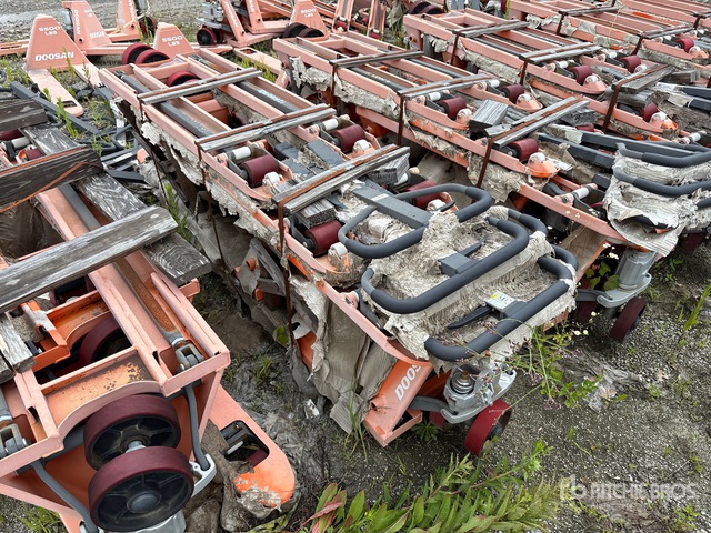 Quantity of (6) Doosan HPT28-2-06 5500 lb Pallet Jack