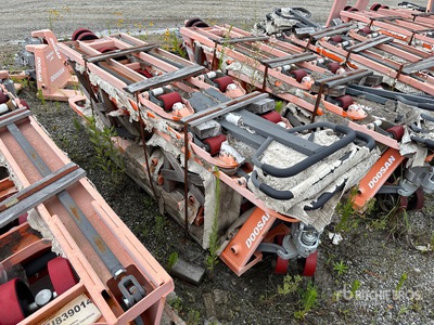 Quantity of (6) Doosan HPT28-2-06 5500 lb Pallet Jack