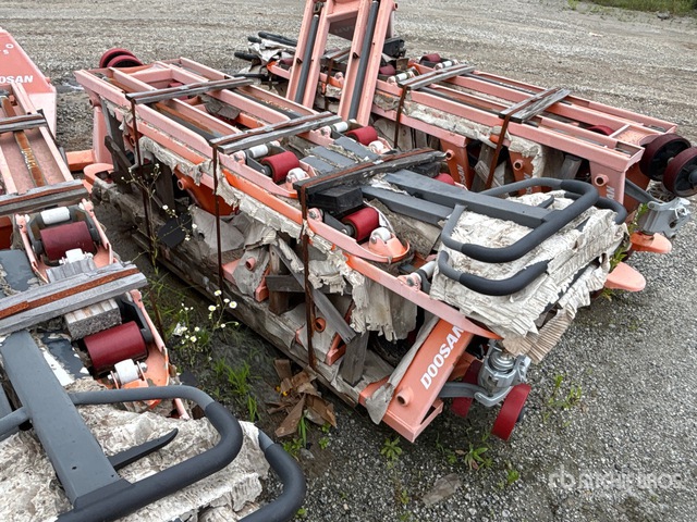 Quantity of (6) Doosan HPT28-2-06 5500 lb Pallet Jack