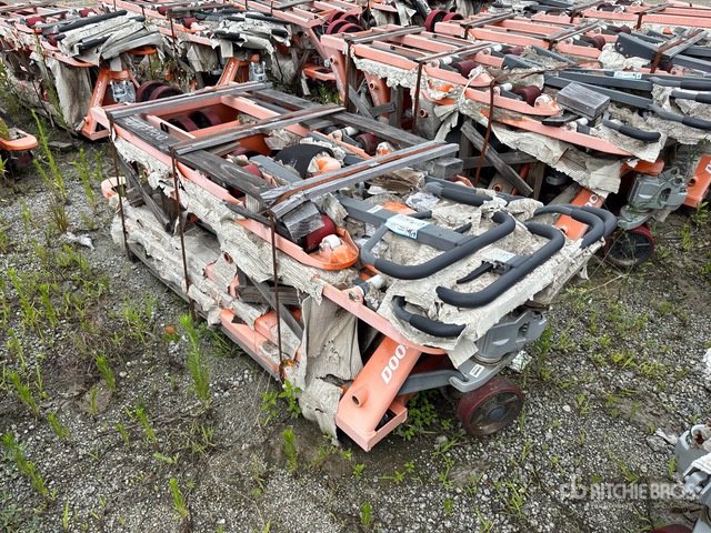 Quantity of (6) Doosan HPT28-2-06 5500 lb Pallet Jack