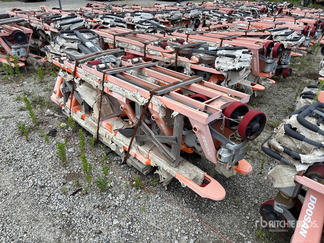 Quantity of (6) Doosan HPT28-2-06 5500 lb Pallet Jack