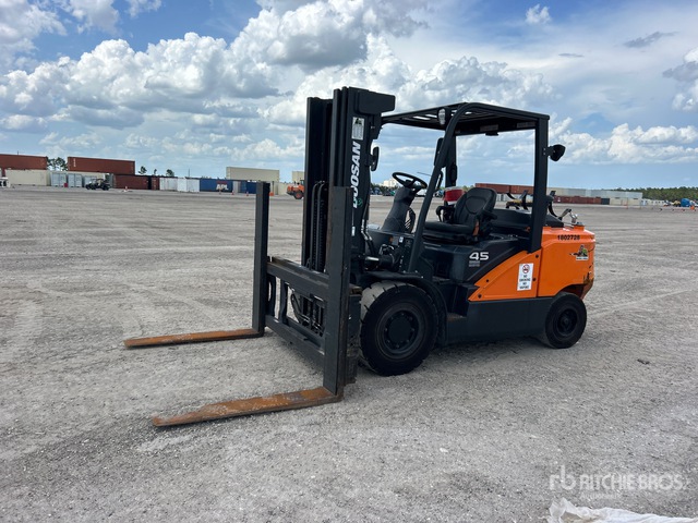 Doosan G45S-7 9600 lb Pneumatic Tire Forklift