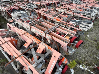 Quantity of (6) Doosan HPT28-2-06 5500 lb Pallet Jack