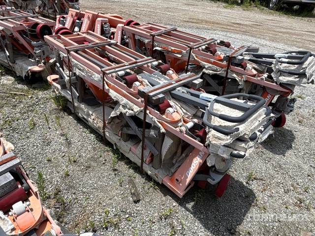 Quantity of (6) Doosan HPT28-2-06 5500 lb Pallet Jack