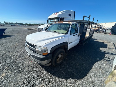 2001 Chevrolet Silverado 3500 4x2 Flatbed Truck (Inoperable)