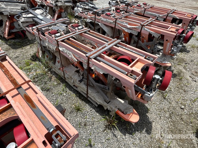 Quantity of (6) Doosan HPT28-2-06 5500 lb Pallet Jack
