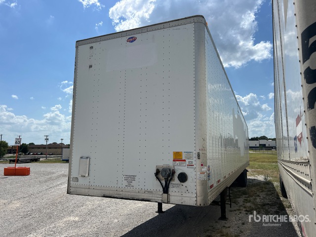 2018 Utility VS2DX 57 ft x 102 in T/A Van Trailer