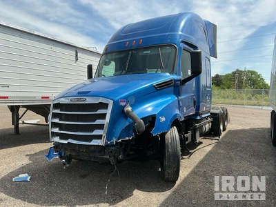 2020 Freightliner Cascadia 126 6x4 Cabeza Tractora Cabina Dormitorio (Inoperable)