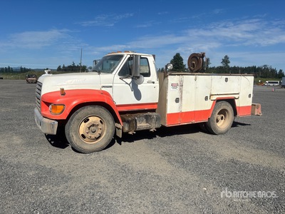 1998 Ford F-800 F Series 4x2 Utility Truck