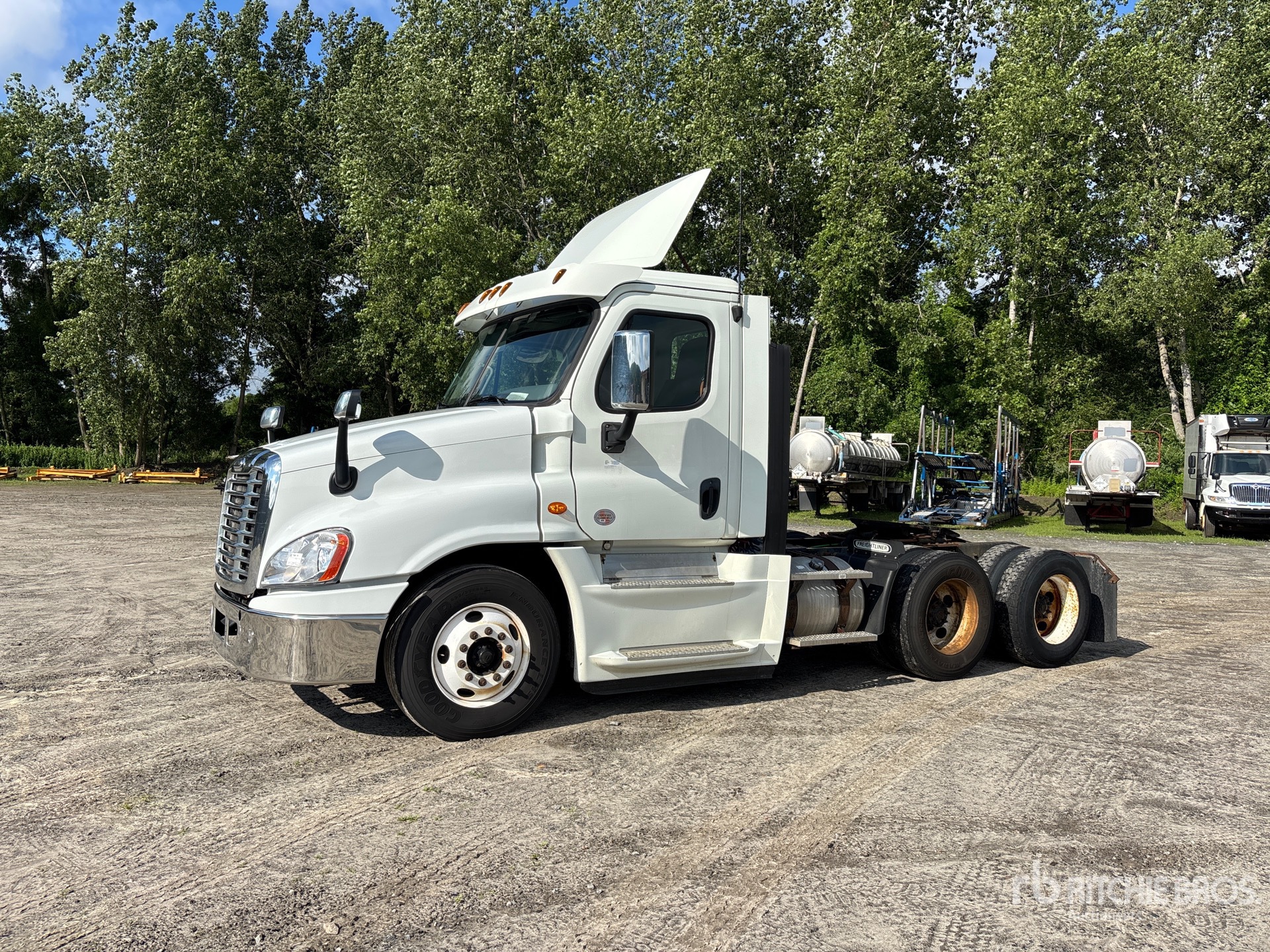 2017 Freightliner Cascadia 125 6x4 T/A Day Cab Truck Tractor