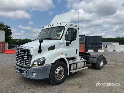 2018 Freightliner Cascadia 113 4x2 Day Cab Truck Tractor