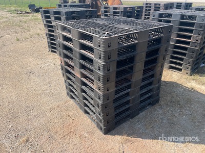 Quantity of (10) Plastic Pallets その他 - 店舗 & 倉庫