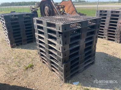 Quantity of (10) Plastic Pallets その他 - 店舗 & 倉庫