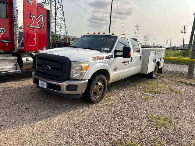 2014 Ford F-350 XL 4x2 Crew Cab Utility Truck (Inoperable)