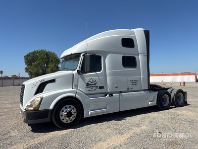 2011 Volvo VNL 6x4 3- Achs Sattelzugmaschine mit Schlafkabine