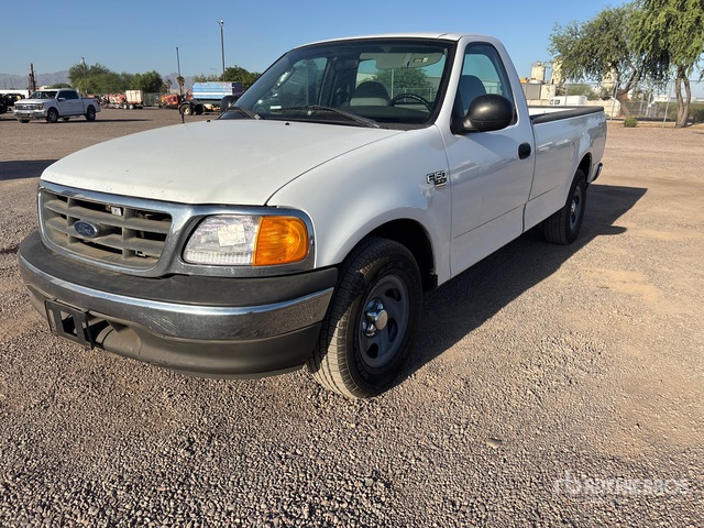 2004 Ford F-150 XL 4x2 Pickup