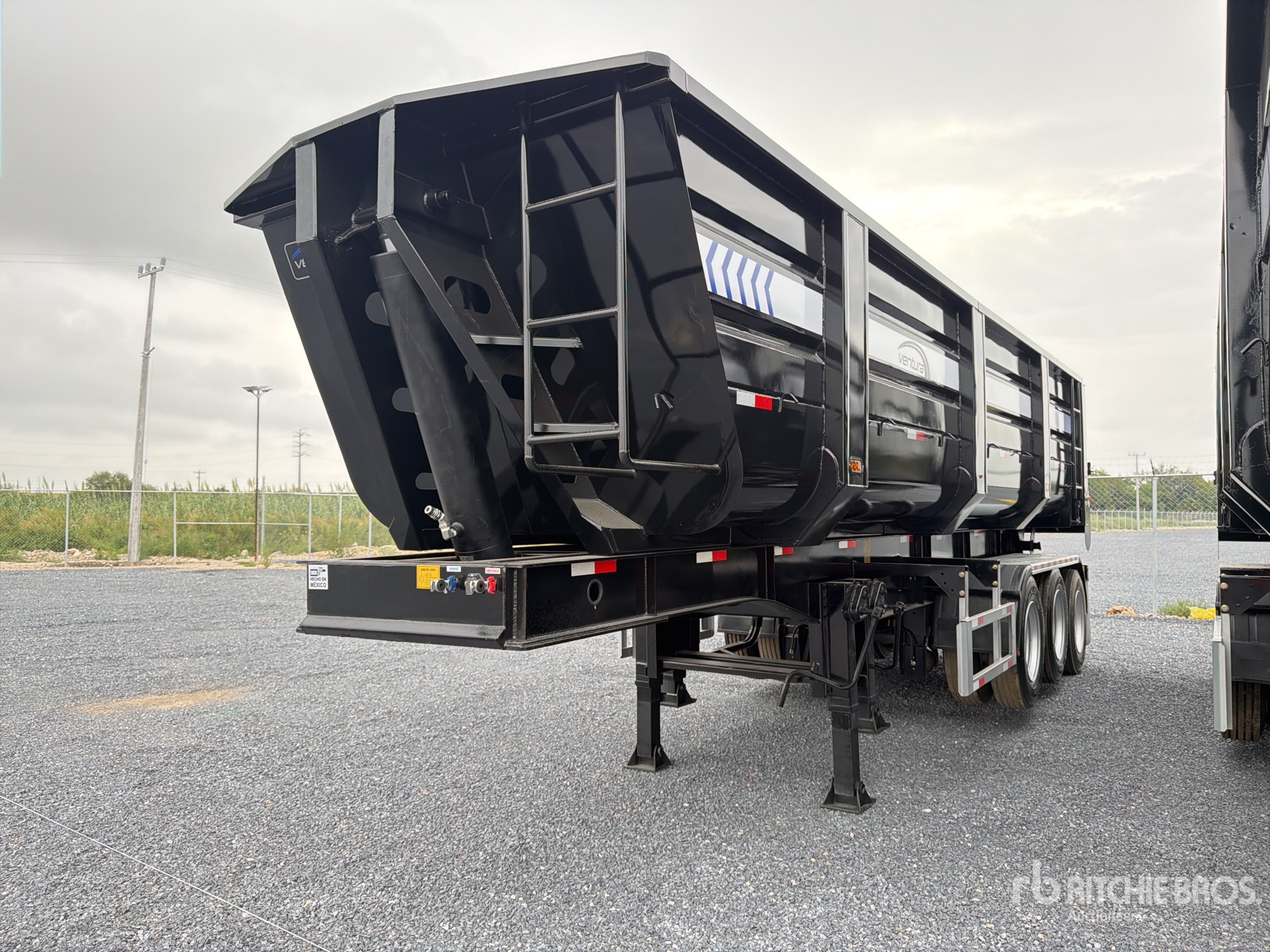 2027 Ventura 30 ft Tri/A Semirremolque de Volteo (Sin Usar) / End Dump Trailer (Unused)