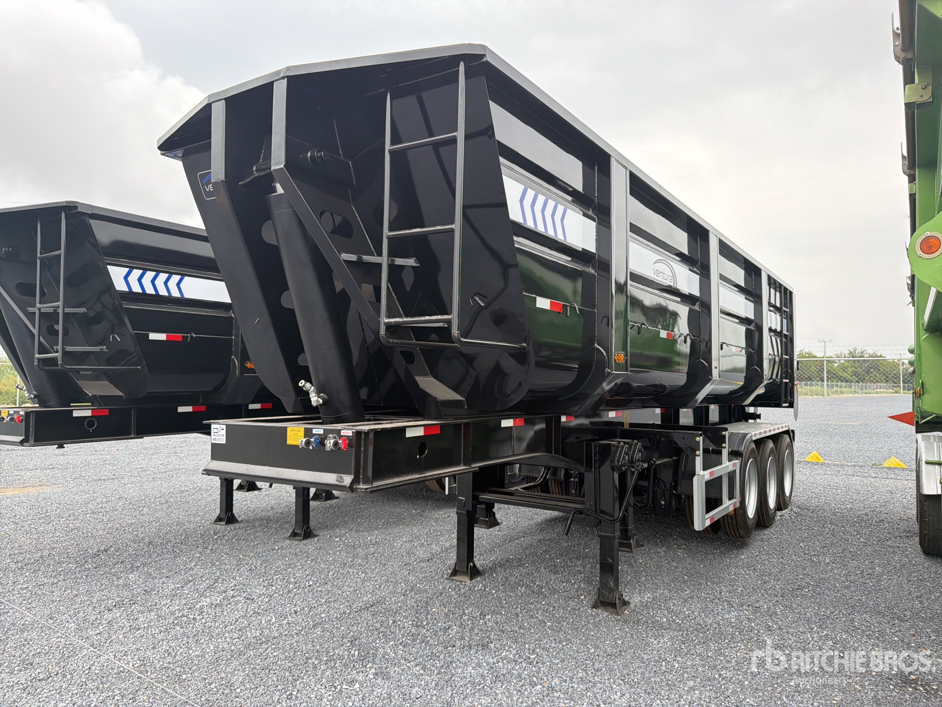 2027 Ventura 30 ft Tri/A Semirremolque de Volteo (Sin Usar) / End Dump Trailer (Unused)