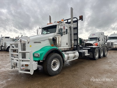 2007 Kenworth T800B 8x6 Logging Tri/A Day Cab Truck Tractor