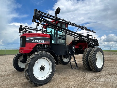 Apache AS1010 90 ft 4x2 High Clearance Self-Propelled Sprayer