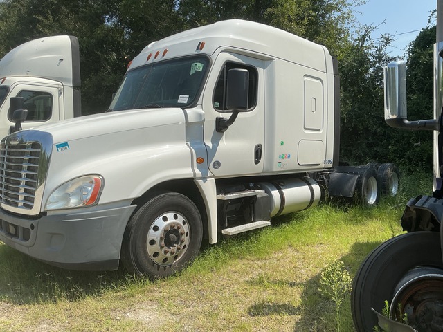 2018 Freightliner Cascadia 125 6x4 T/A Sleeper Truck Tractor (Inoperable)