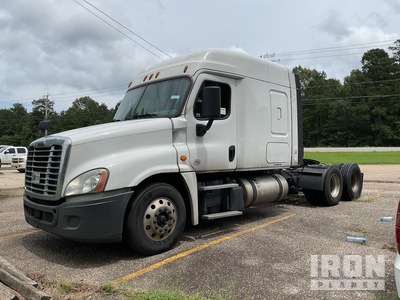 2018 Freightliner Cascadia 125 6x4 T/A Sleeper Truck Tractor