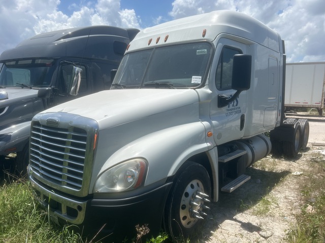 2019 Freightliner Cascadia 125 6x4 T/A Sleeper Truck Tractor