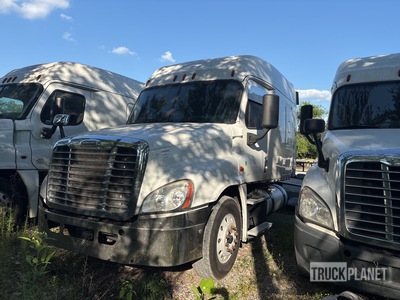 2018 Freightliner Cascadia 6x4 T/A Sleeper Truck Tractor