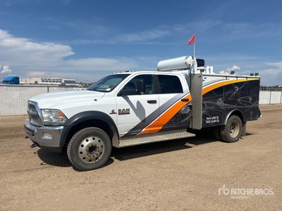 2013 Ram 5500 4x4 Crew Cab Autocarro di servizio