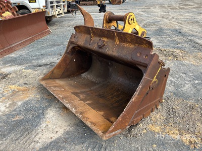 AE 1800 mm Q/C Hydraulic Tilting Excavator Bucket - Fits Cat 330F