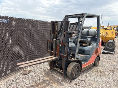 Toyota 8FGCU25 5000 lb Pneumatic Tire 5000 Lb Carrelli Elevatori (Inoperable)