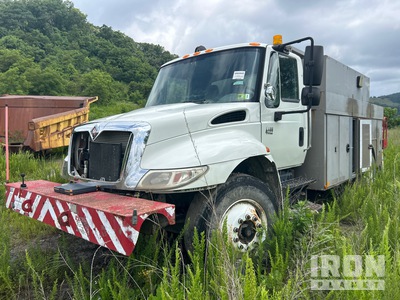 2002 International 4400 DT466 4x2 Service Truck