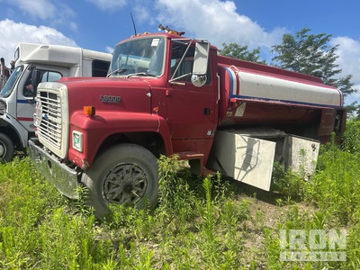 1992 Ford LN8000F 4x2 Autocarro trasporto carburante (Inoperable)