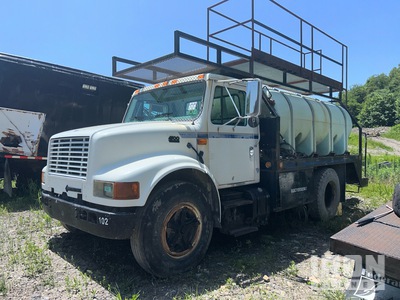 1996 International 4700 4x2 Pressure Washer Truck