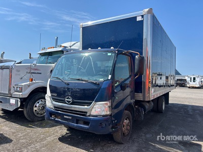 2015 Hino 195 4x2 Van Truck
