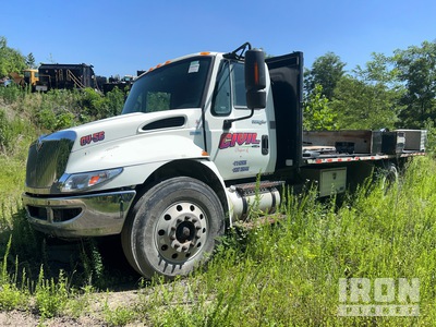 2013 International 4300 Dura Star 4x2 Autocarro cassone fisso