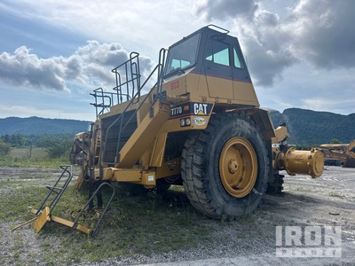 2001 Cat 777D Dumper Rígido