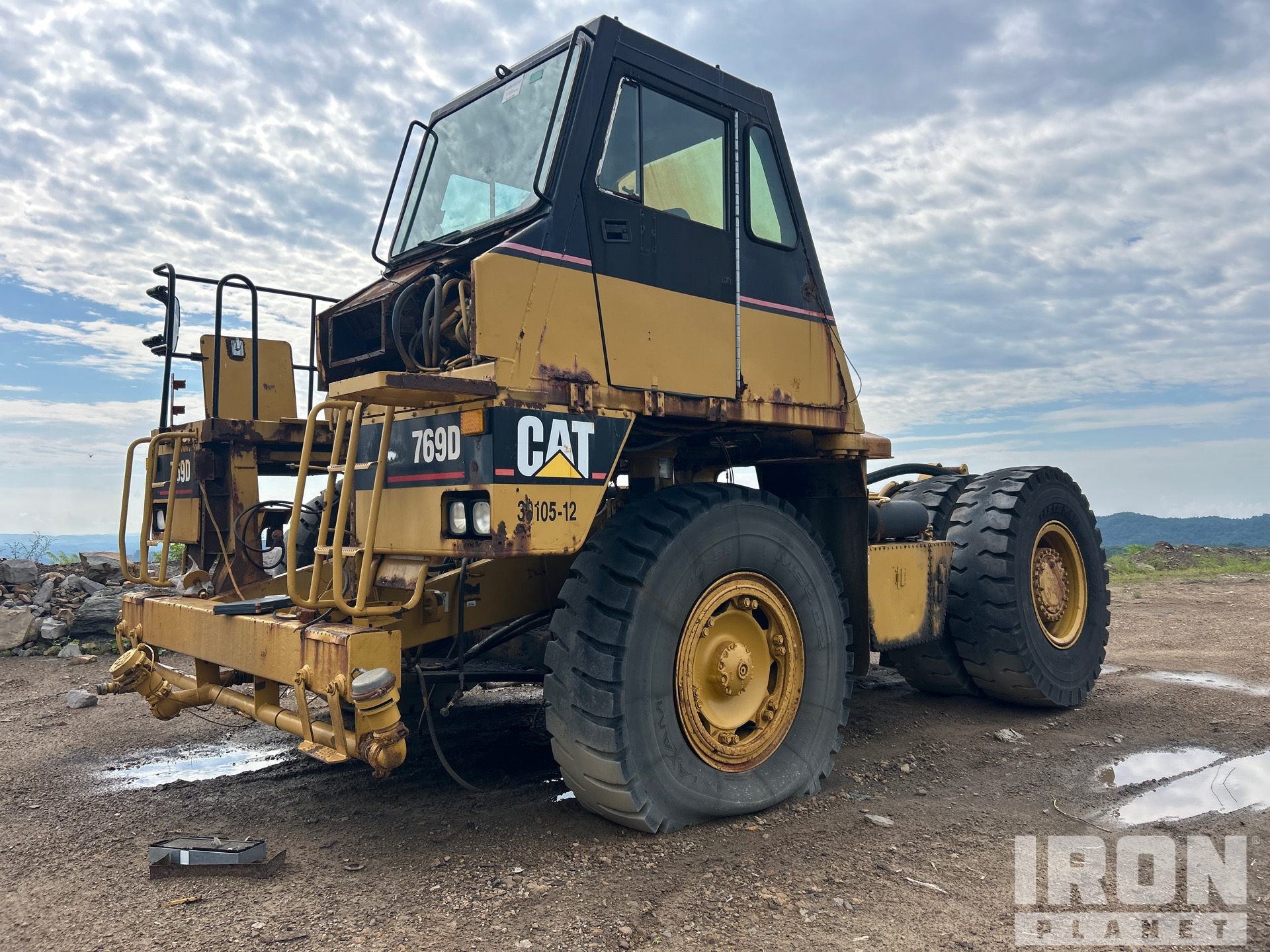 1998 Cat 769D 8000 gal Off-Highway Rigid Water Truck