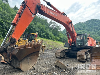 Hitachi ZX870LC-5B حفارة بجنزير