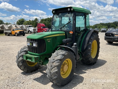 2011 John Deere 5090G 4WD Tractor Agrícola