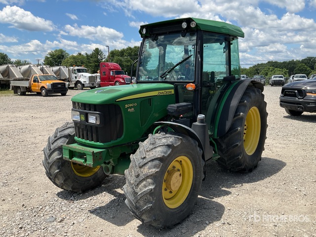 2011 John Deere 5090G 4WD Tractor