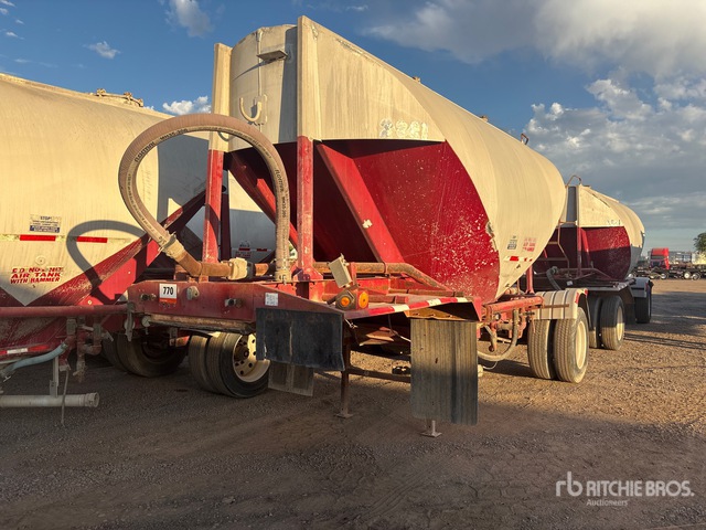 1973 Fruehauf S/A Pneumatic Bulk Trailer