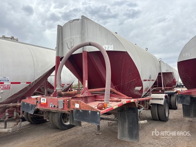 1970 Fruehauf S/A Lead Pneumatic Bulk Trailer