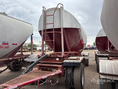 1970 Fruehauf T/A Turntable Pup Pneumatic Bulk Trailer