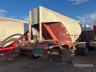 1979 Fruehauf S/A Pneumatic Bulk Trailer