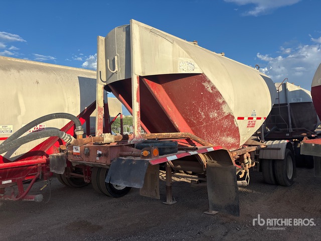 1979 Fruehauf S/A Pneumatic Bulk Trailer