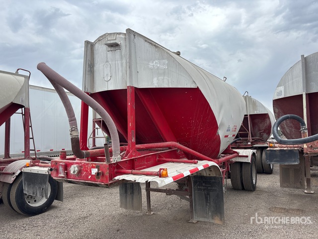 1978 Fruehauf S/A Lead Pneumatic Bulk Trailer