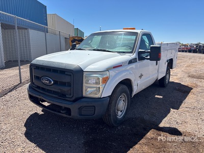2015 Ford F-250 XL 4x2 Extended Cab Camion utilitaire (Inoperable)