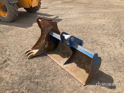 Quantity of (2) 1170mm & 300mm Cazo para excavadora