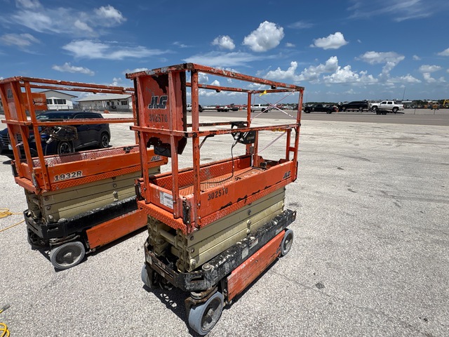 2018 JLG 1932R Electric Scissor Lift
